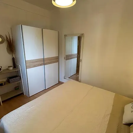 1 Bedroom Gorgeous In Jesenice (Split-Dalmatia)