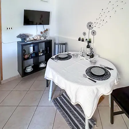 1 Bedroom Gorgeous In