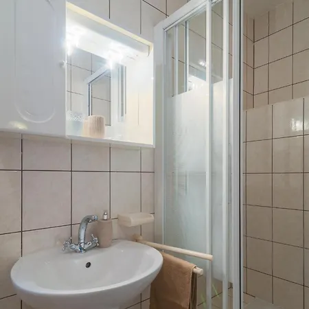 1 Bedroom Gorgeous In *